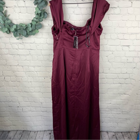 City Chic Burgundy Off-Shoulder Maxi Dress - Picture 4 of 7